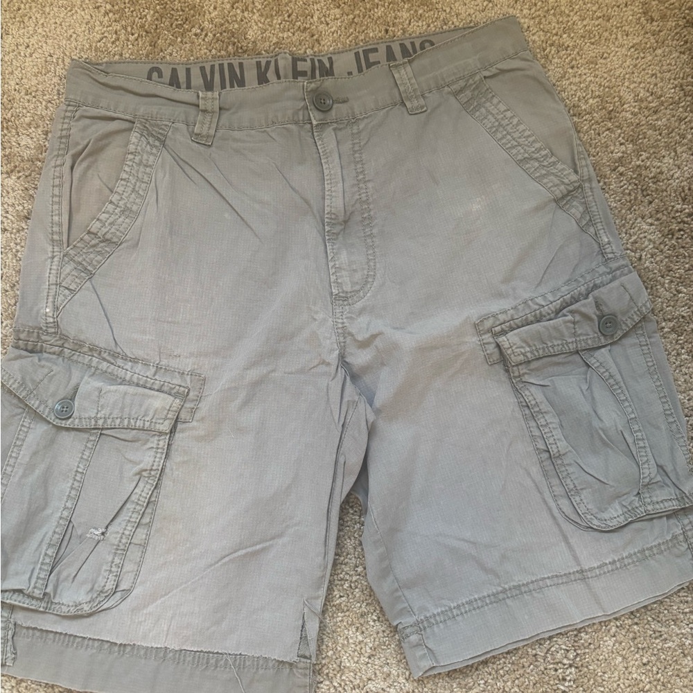 Calvin Klein Jeans Light Gray Cargo Shorts size 33